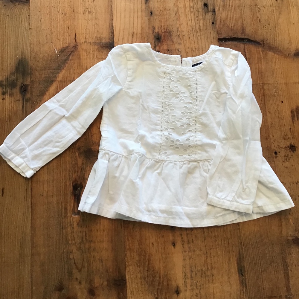 Gap white eyelet long sleeve top. Sz 2T